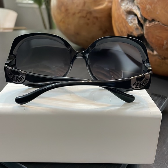 FENDI BIG LENS SUNGLASSES BLACK - Picture 3 of 5